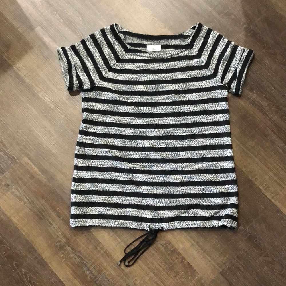 Lou and grey knit top